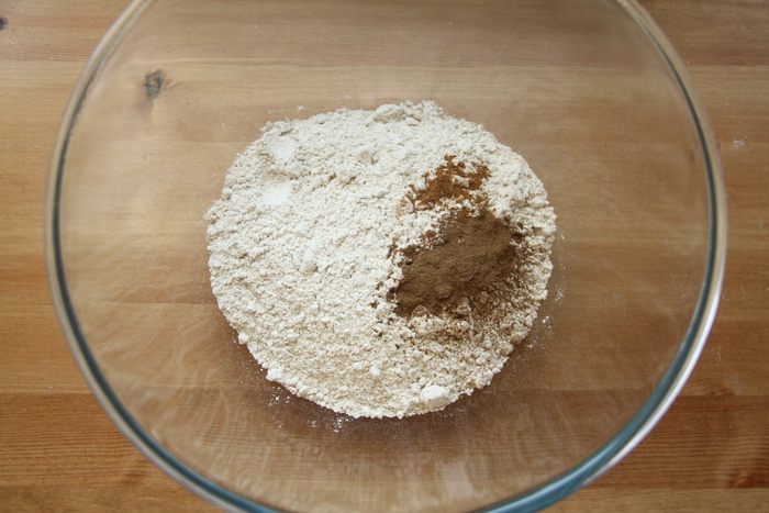 Чизкейк с корицей, яблоком и сахарным пеканом