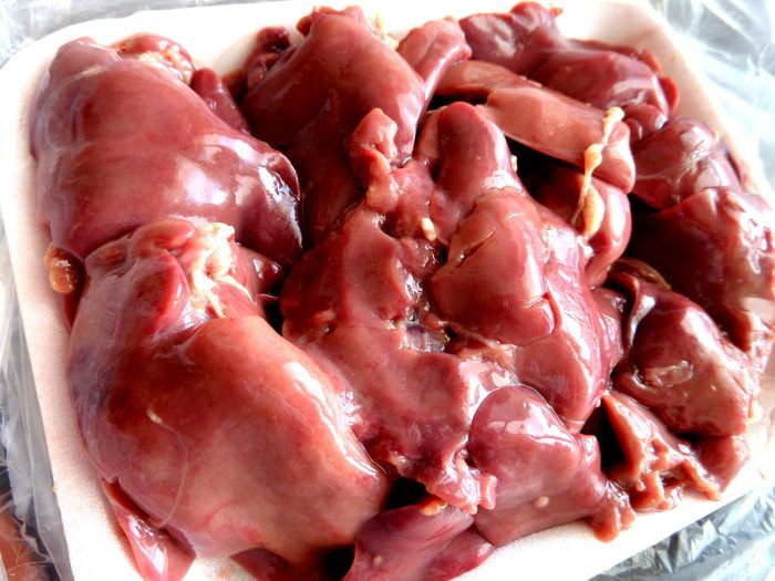 Печень в горшочке в сметанно-томатном соусе с овощами