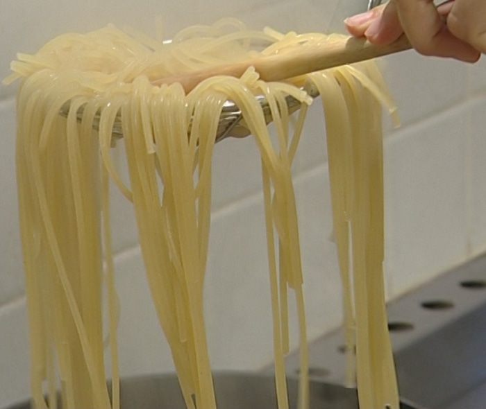 Спагетти в рыбном соусе 