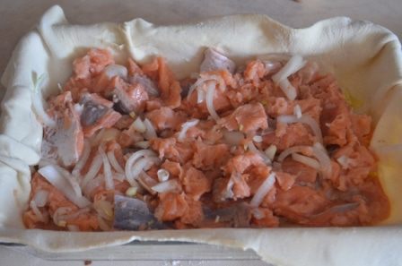 Воскресный пирог с красной рыбой и картофелем