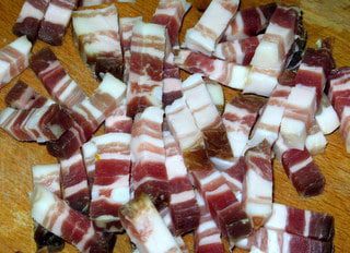 Фасолевый суп с копченой грудинкой