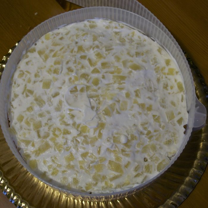 Фруктовый торт с шоколадной глазурью