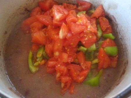 Суп из красной фасоли и томатов