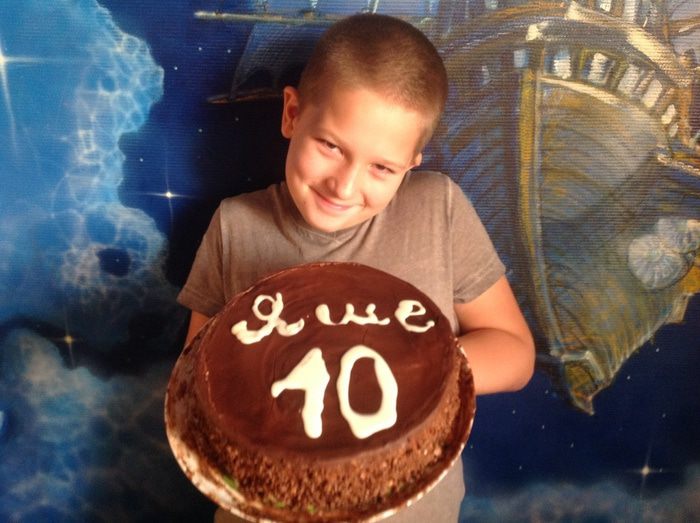 Шоколадный торт с ежевикой и малиной