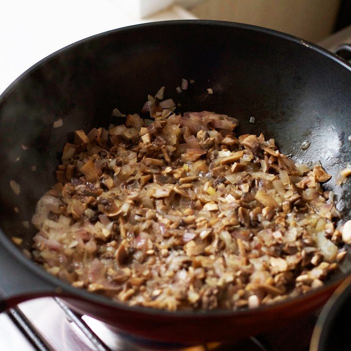 Пенне с курицей в сливочно-грибном соусе