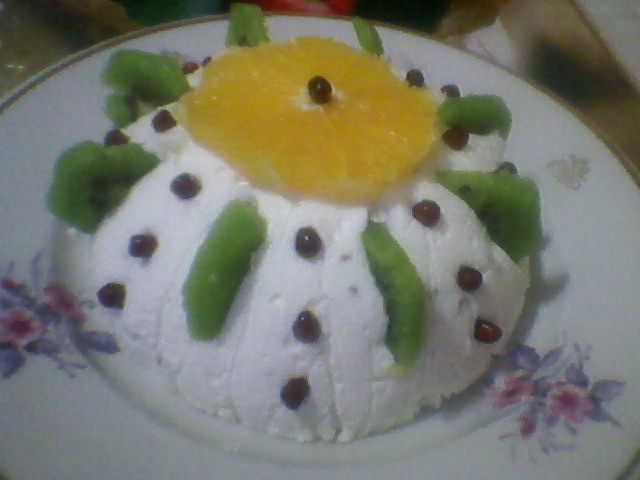 Творожный десерт с фруктами