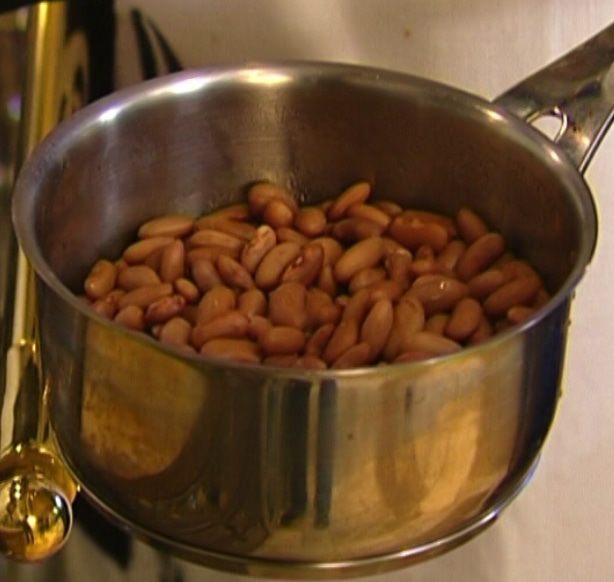 Салат из красной фасоли с тунцом и цикорием