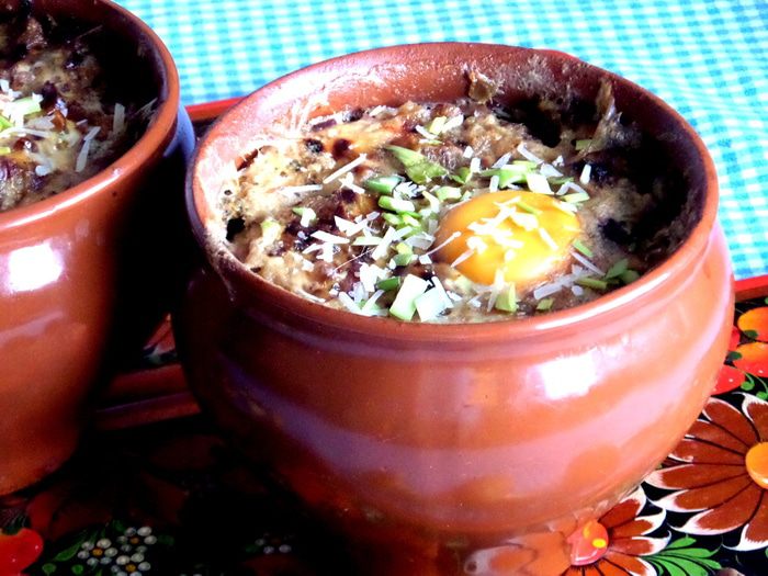 Грибное рагу в горшочках