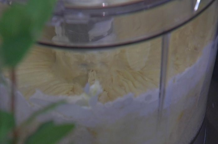 Сметанник с фундуком и изюмом