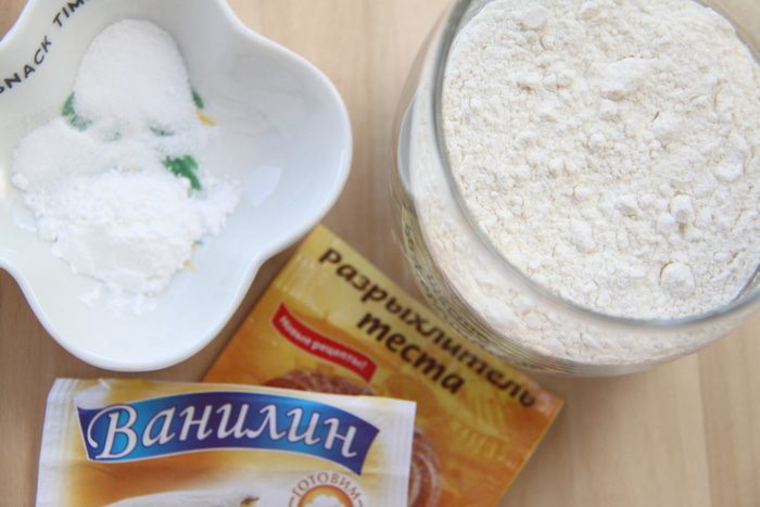 Черемуховый пирог со сливами