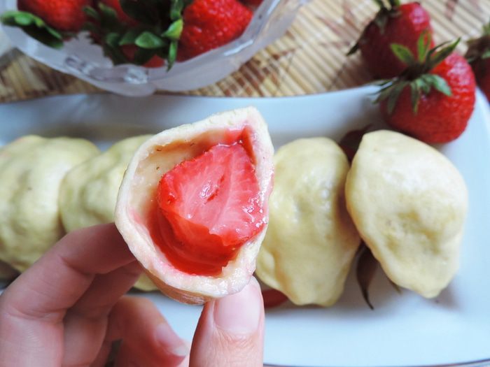 Вареники с клубникой на пару 