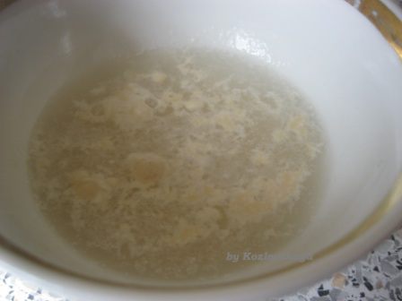 Рулет с орехами и изюмом