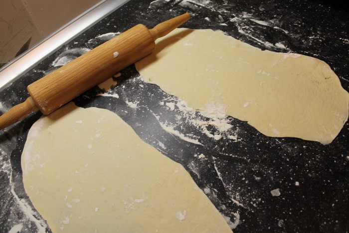 Слойки с ветчиной и моцареллой