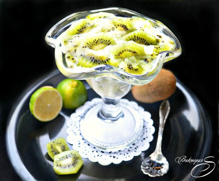 Экзотический десерт из пудинга и киви