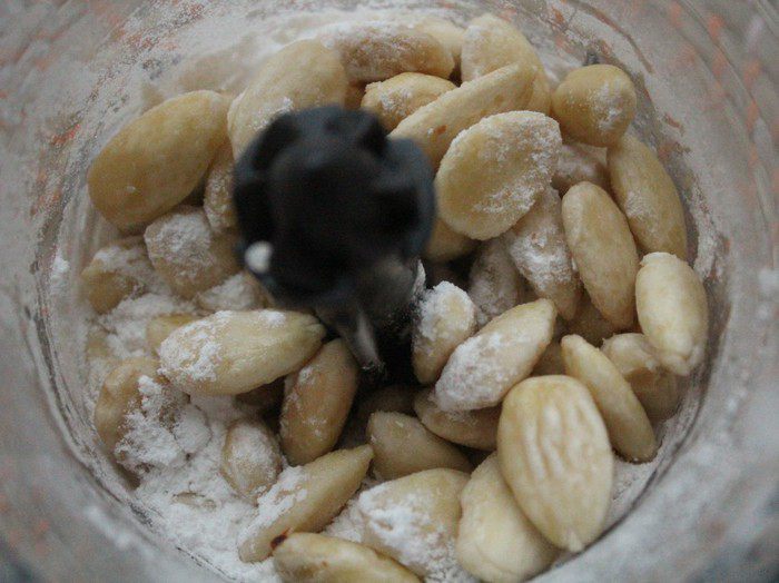 Фельянтин (feuillantine)