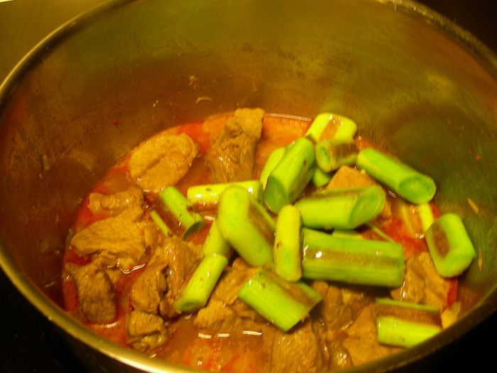 Тажин из баранины и лука-порея
