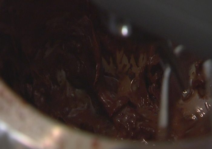 Шоколадный пирог с миндальными хлопьями