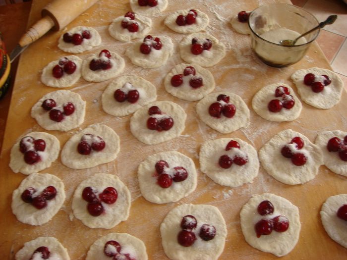 Вареники с вишней на пару