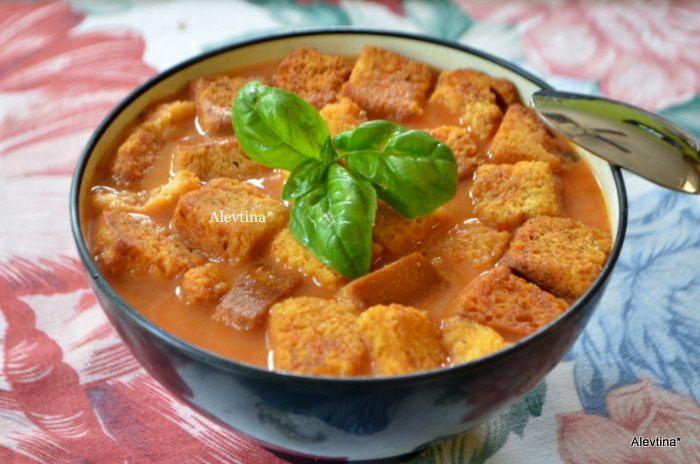 Томатный суп с крутонами