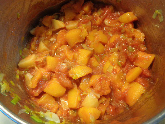 Тыквенно-томатный суп-пюре с беконовыми жгутиками