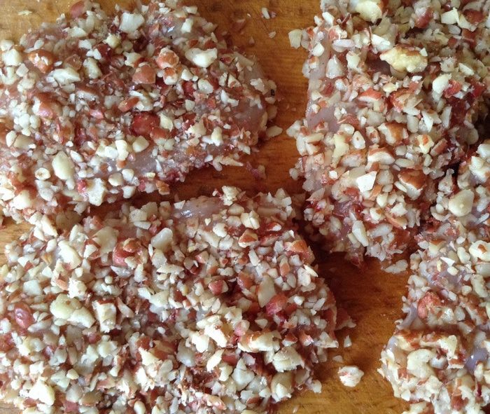 Куриная грудка с арахисом и бананами