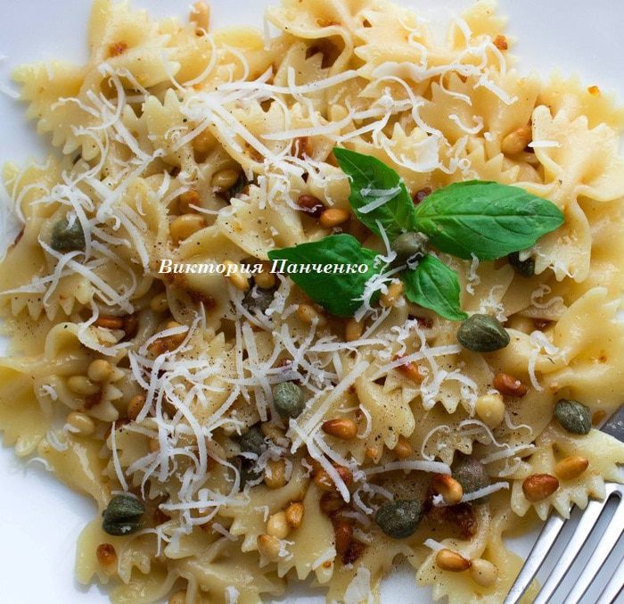 Фарфалле с печеным чесноком, кедровыми орехами и каперсами (для ЕЛЕНЫ КОВАЧ)