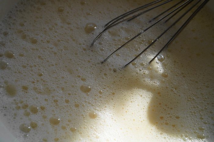 Тонкие блинчики с творогом и вишней