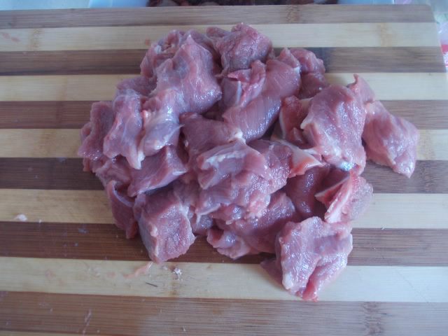 Соус из говядины с луком и шпинатом