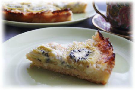 Пирог с киви со сметанной заливкой