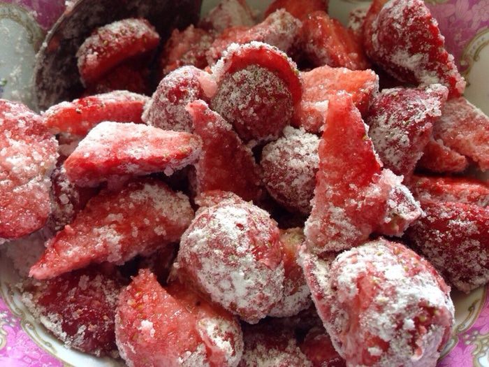 Клубничные галеты из творожного теста