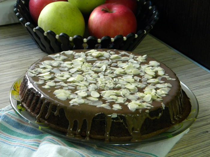 Брауни с апельсином в миндальных хлопьях