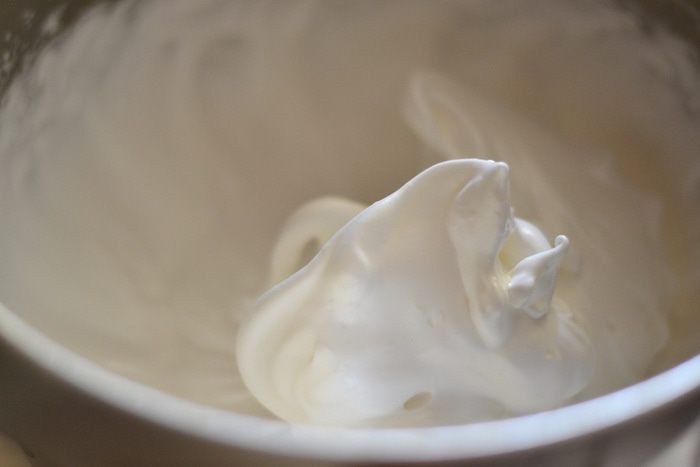 Медовый торт с малиновым мармеладом