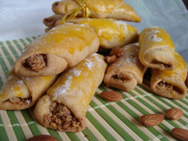 Миндальные трубочки с кардамоном