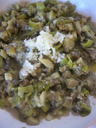 Дип из запеченных баклажанов и перца