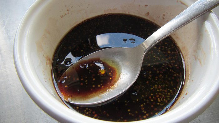 Салат из запеченной свеклы с апельсином, козьим сыром, мятой и фундуком