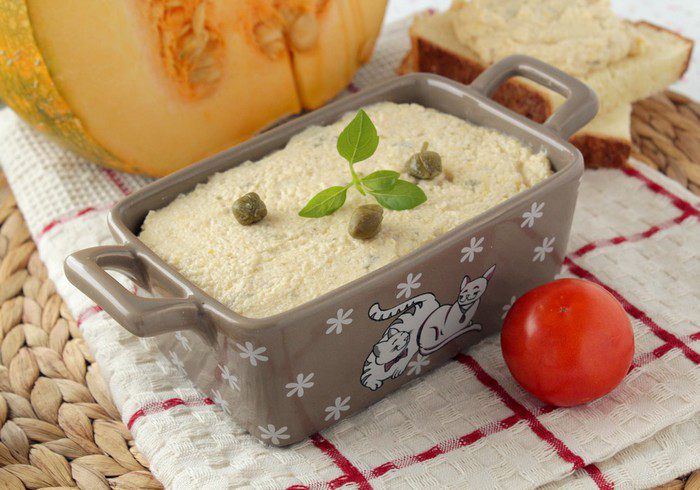 Паштет из куриной грудки с тыквой и кедровыми орешками