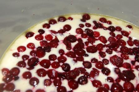 Клафути с вишней и клюквой в мультиварке