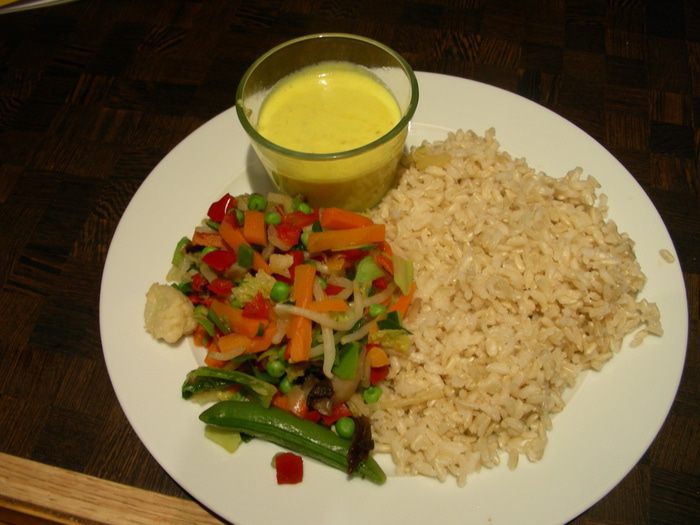 Kadhi (индийский густой соус с йогуртом и нутовой мукой)