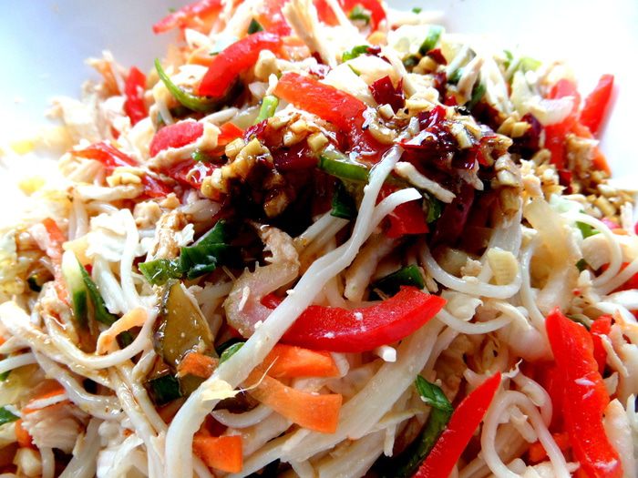 Рисовая вермишель с овощами и курицей