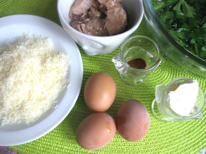 Яйца с пармезаном и тунцом 