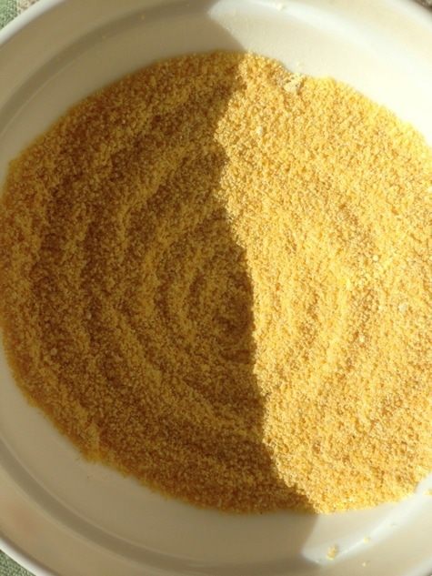 Кекс на сыворотке из кукурузной крупы с клюквой и апельсиновой цедрой