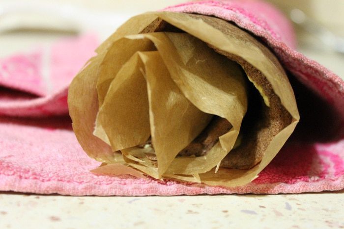 Шоколадный рулет с кремом из манки