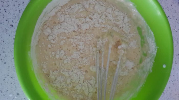 Блинный торт со шпинатом и сыром на завтрак