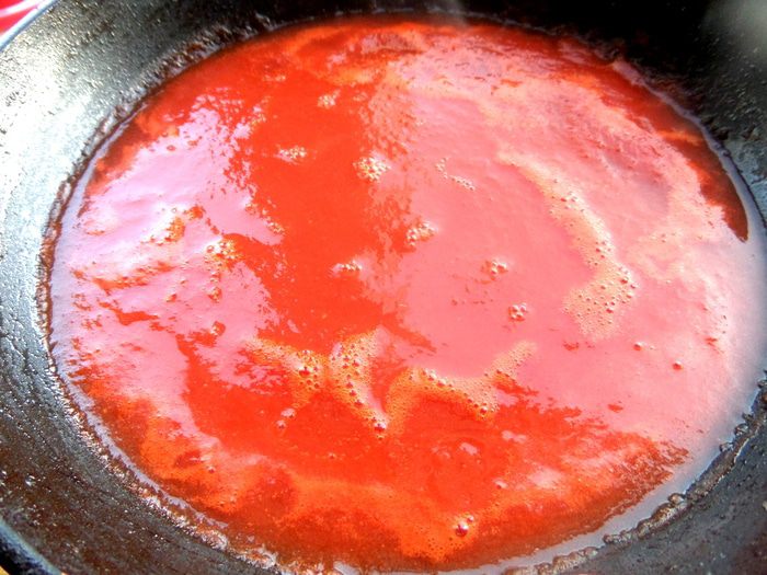 Сырная закуска-шарики в томатном соусе