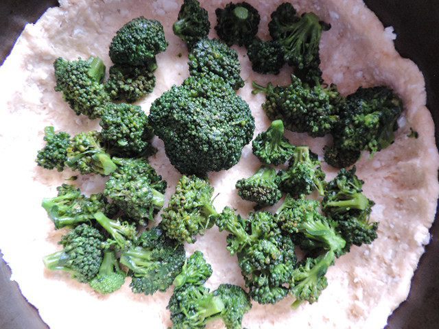 Творожный пирог с брокколи и сырной начинкой