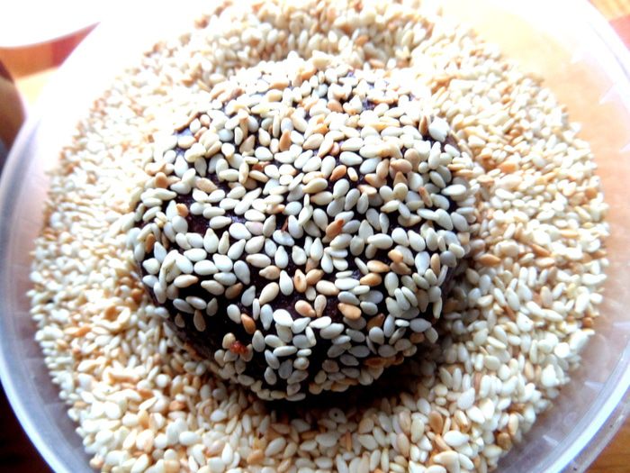 Шоколадные пирожные с фруктами