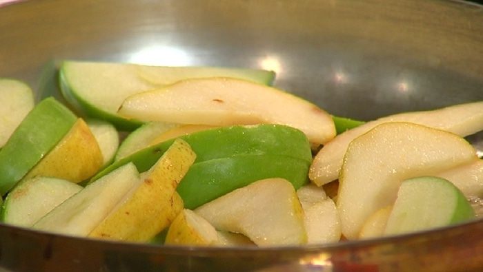 Яблочно-грушевый пирог с изюмом 