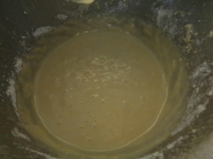 Клубничный бисквитный пирог с цукатами экзотических фруктов