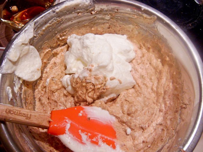 Семифреддо с фундучным пралине и карамелью 