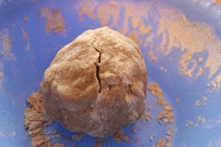 Пирог с кедровыми орешками и медовым заварным кремом